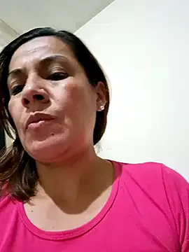 L_Sofia – webcam model profile photo Image 10