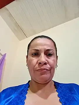 L_Sofia – webcam model profile photo Image 2