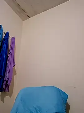 L_Sofia – webcam model profile photo Image 4