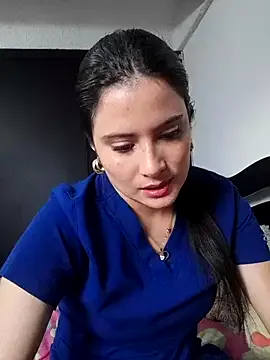 GennaJames – webcam model profile photo Image 10