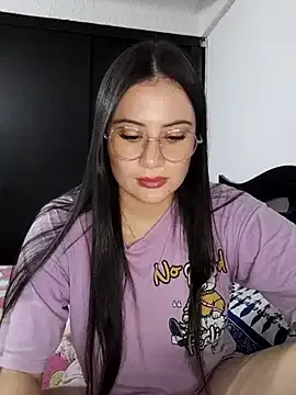 GennaJames – webcam model profile photo Image 2