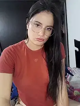 GennaJames – webcam model profile photo Image 4